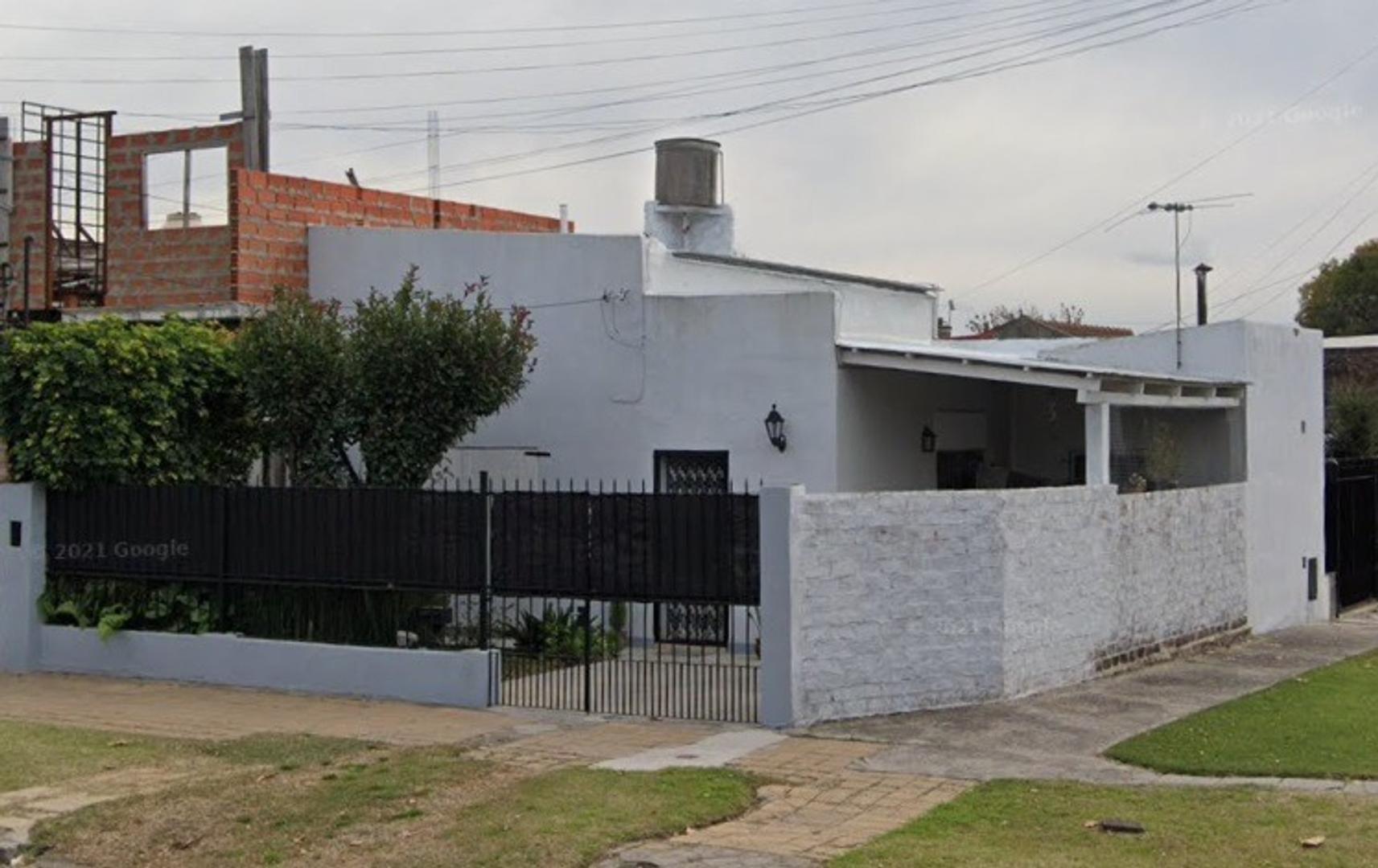 Casa en Esquina 3 Amb en VENTA