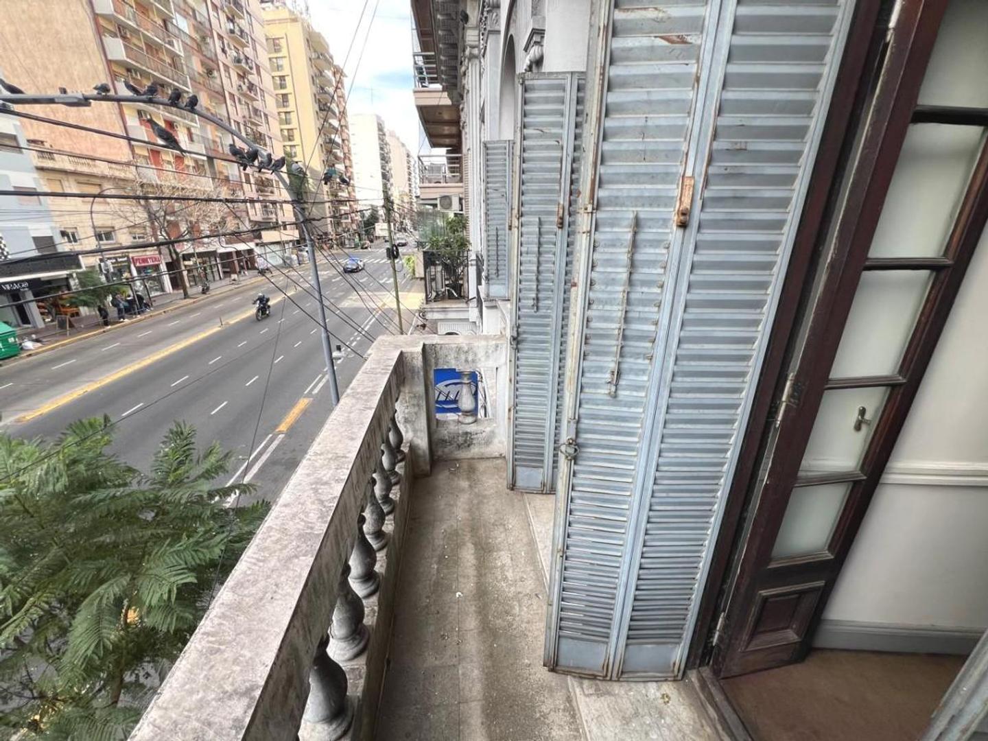 Venta PH 8 ambientes con terraza