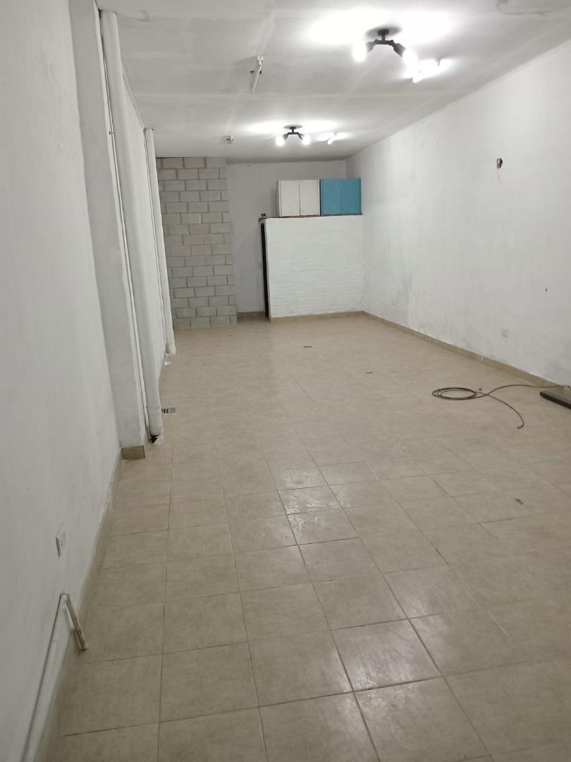 Local en Alquiler en Remedios De Escalada, $ 500.000