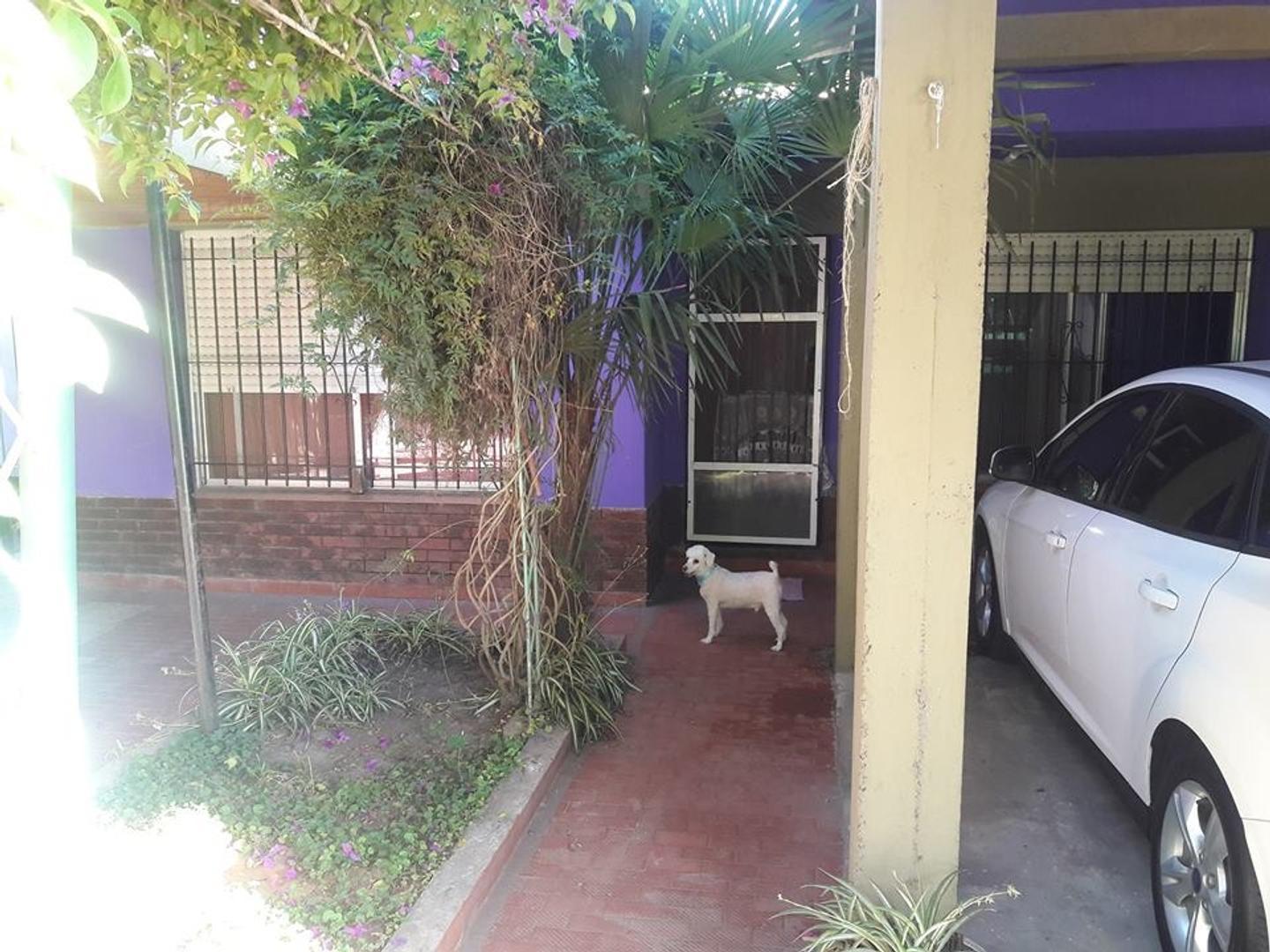 Casa 4 ambientes con 1 baño