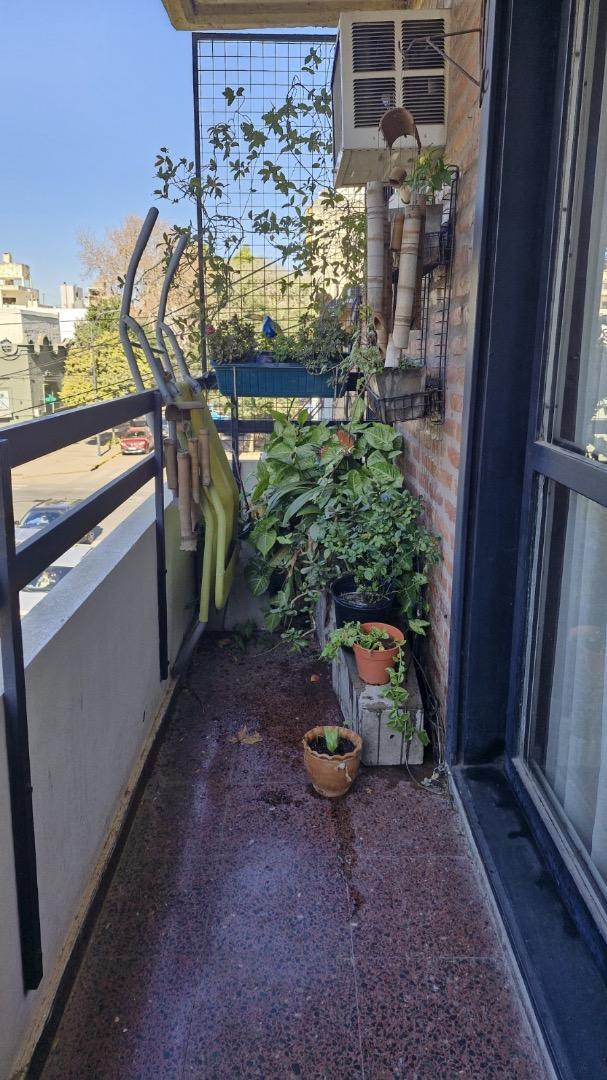 DEPARTAMENTO AMOBLADO . EXCELENTE UBICACIÓN