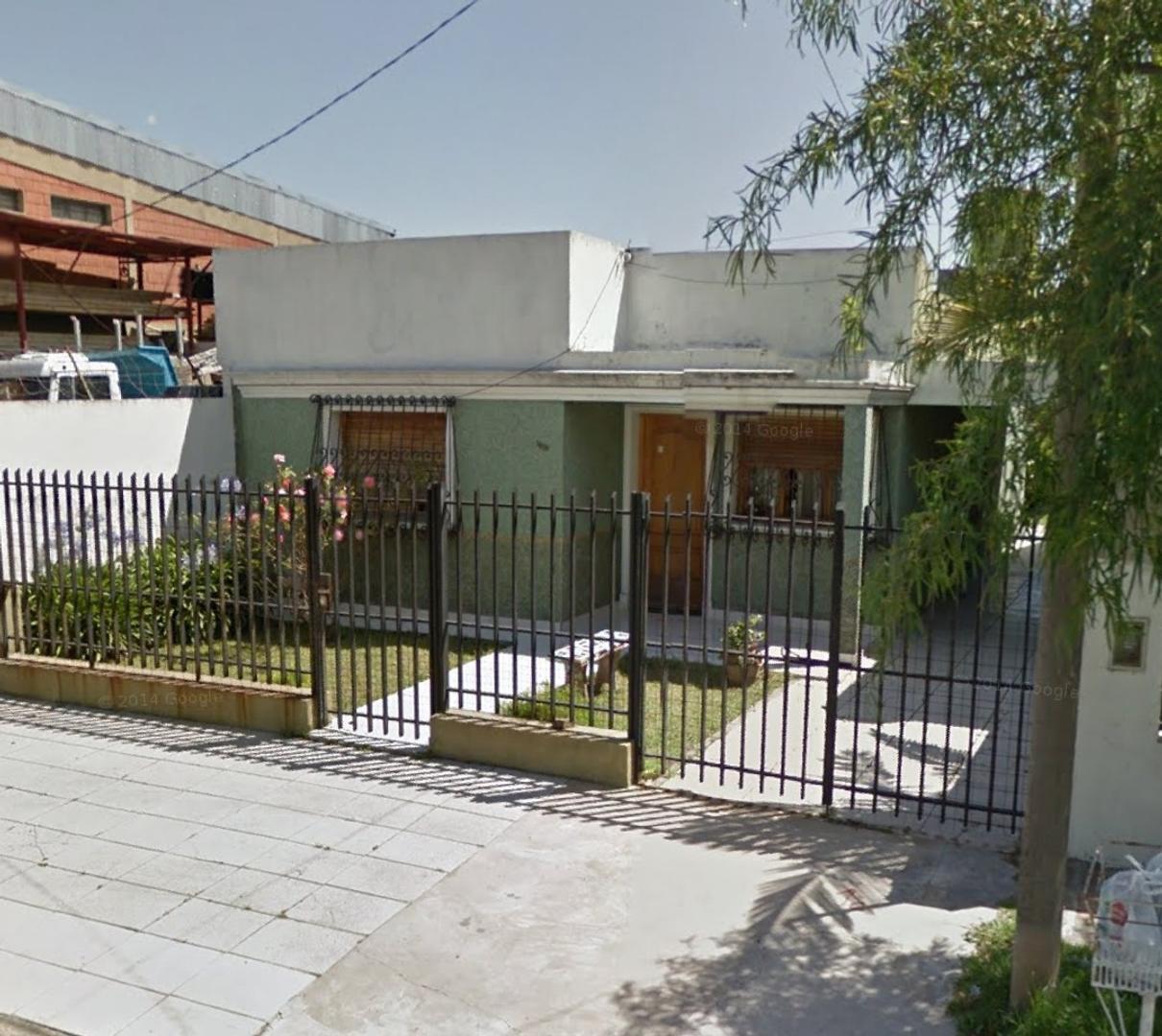 Enrique Fermi 1000.Venta Chalet. El Palomar