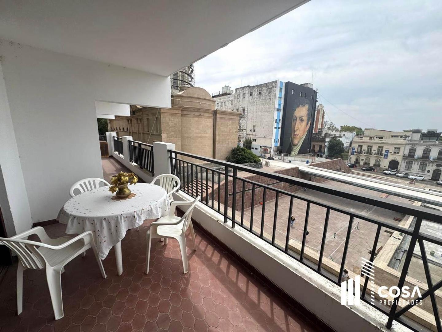 Venta Departamento 5 dormitorios con 2 cocheras frente al Monumento Nacional