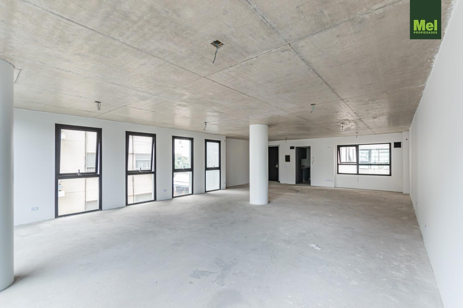 Oficina amplia, distribución flexible