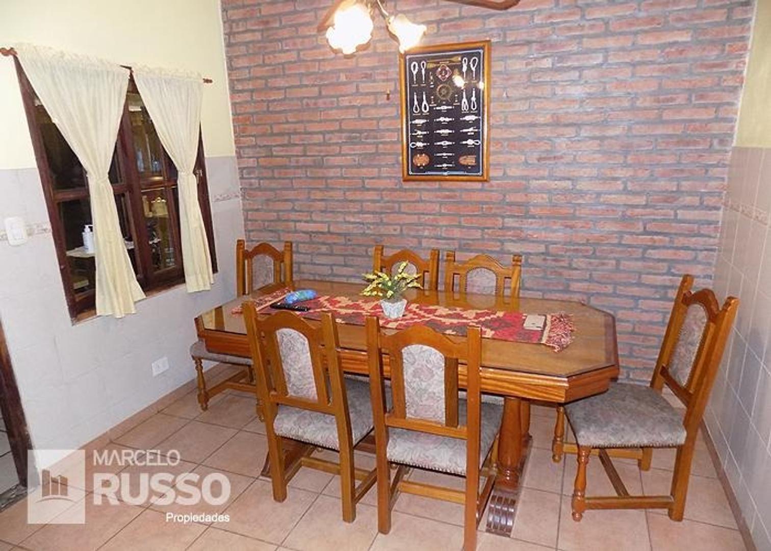 EXCELENTE CHALET 6 AMBIENTES