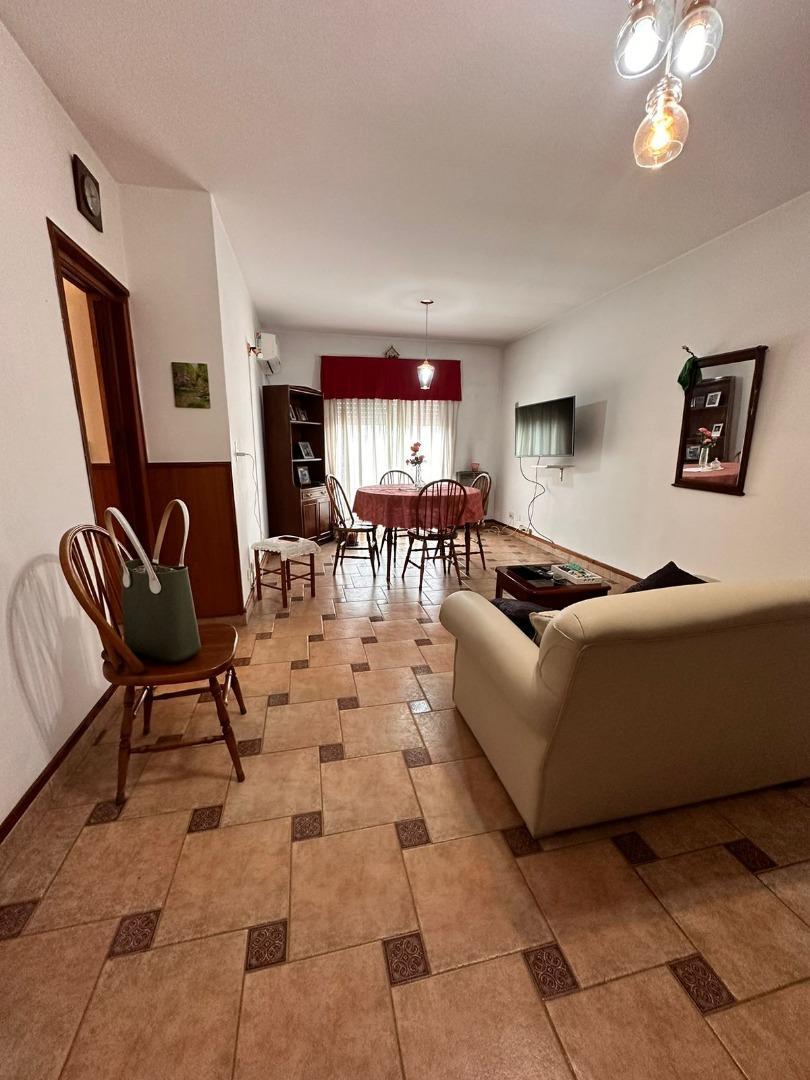 Departamento 4 ambientes con 2 baños