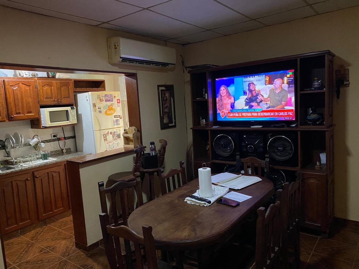 EN VENTA CASA DE 3 DORMITORIOS CON PATIO Y COCHERA - ALVAREZ