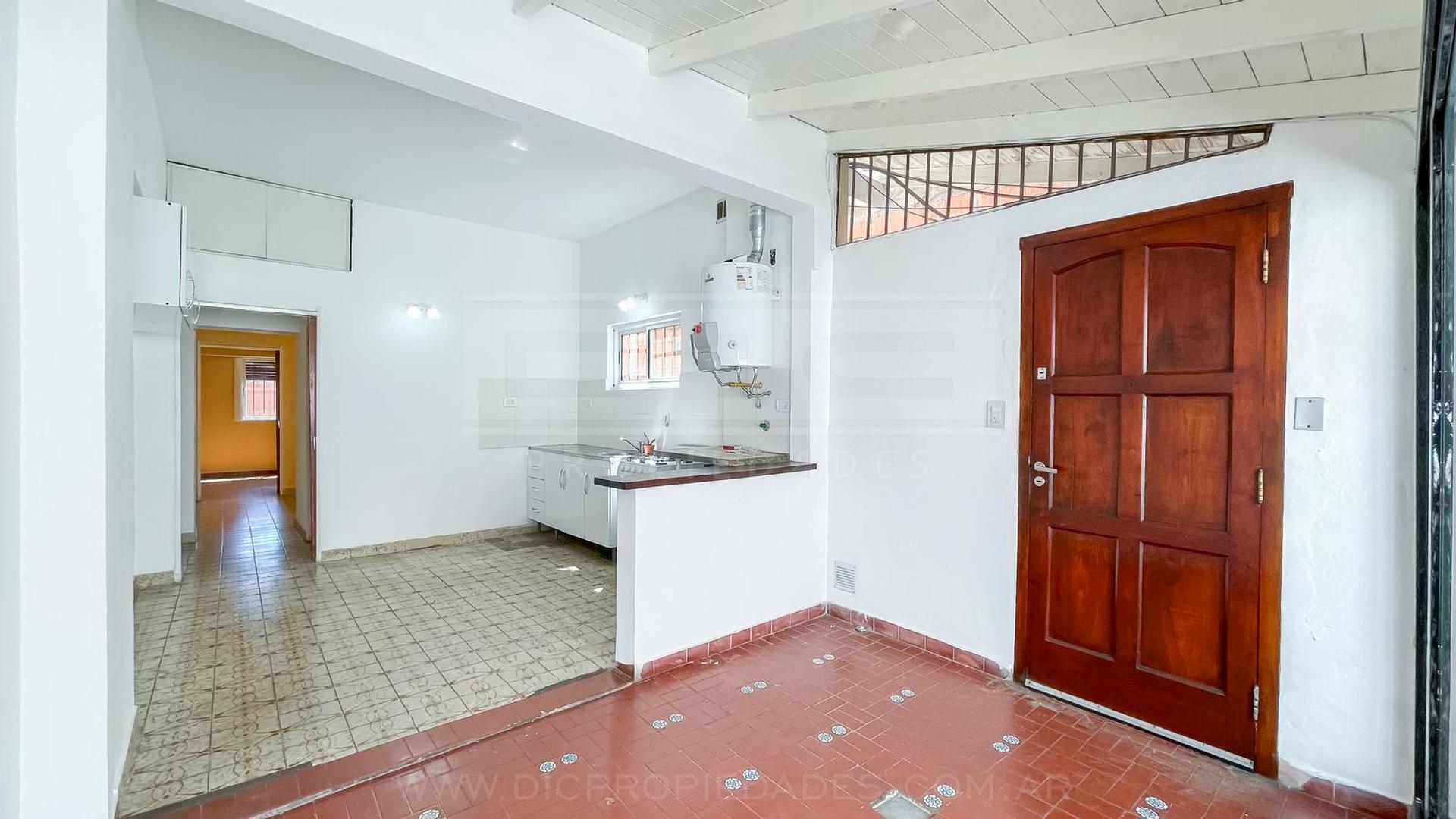 Casa 3 ambientes con 1 baño