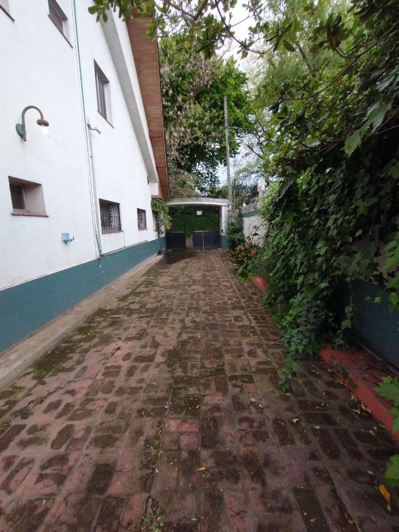 Casa en Venta con 10 cocheras