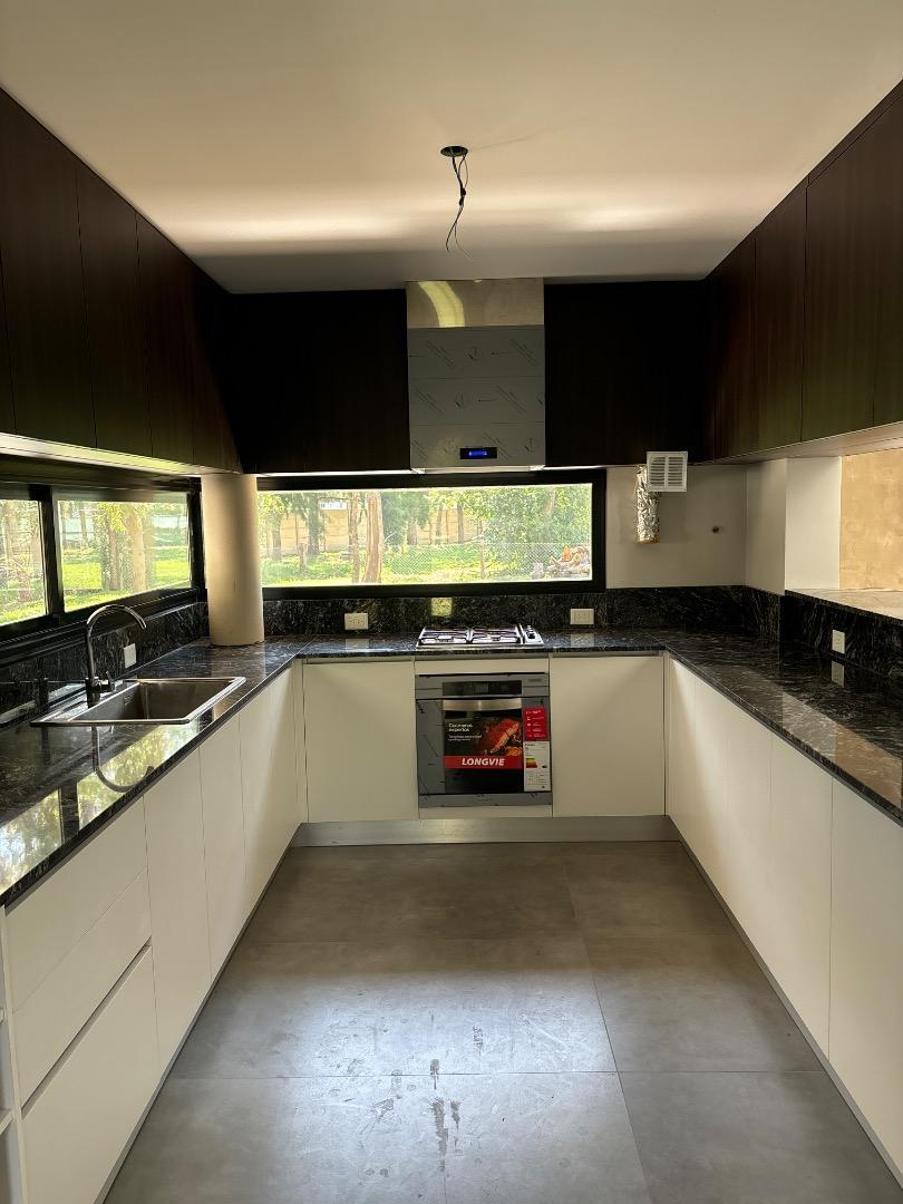 Casa 4 ambientes con 3 baños