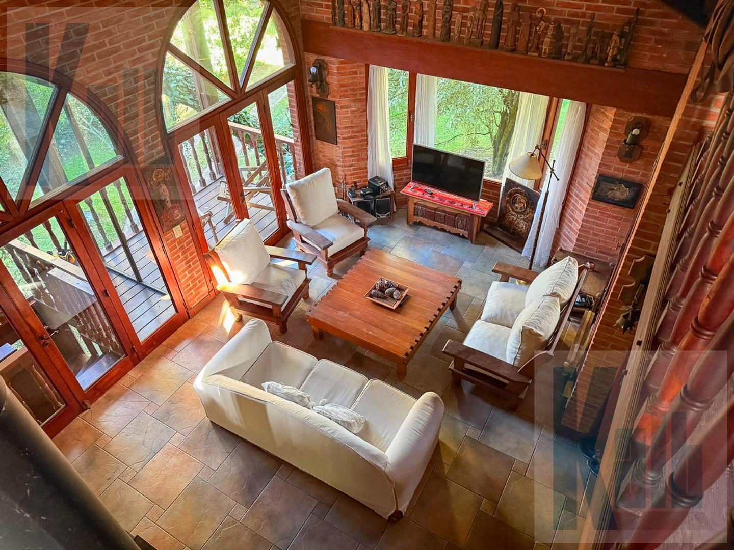 Casa chalet tres plantas en Carilo excelente ubicación en alquiler verano 2026-27
