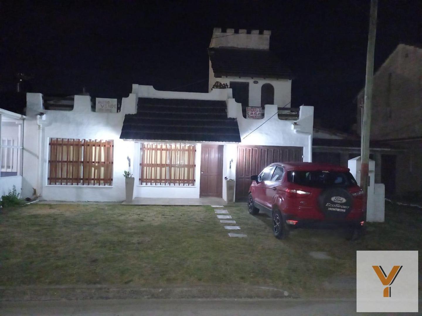 Casa en venta - 4 Dormitorios 3 Baños - 200Mts2 - Santa Clara del Mar