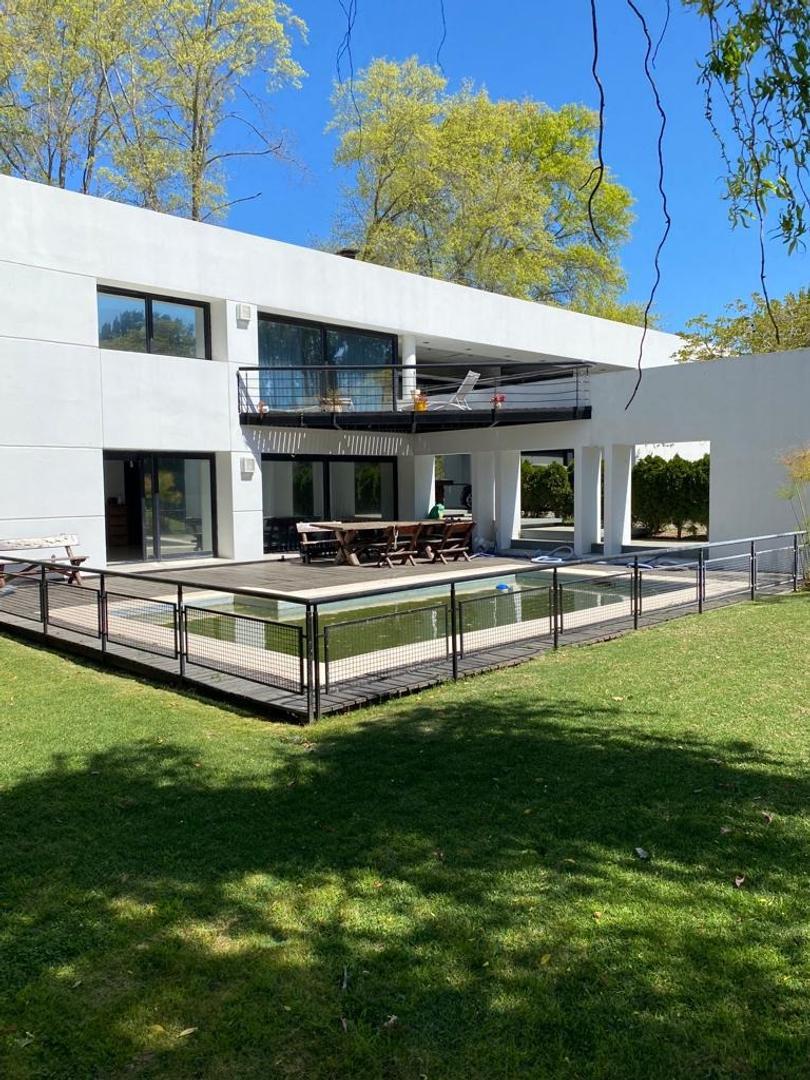 Abril Club De Campo Molinos