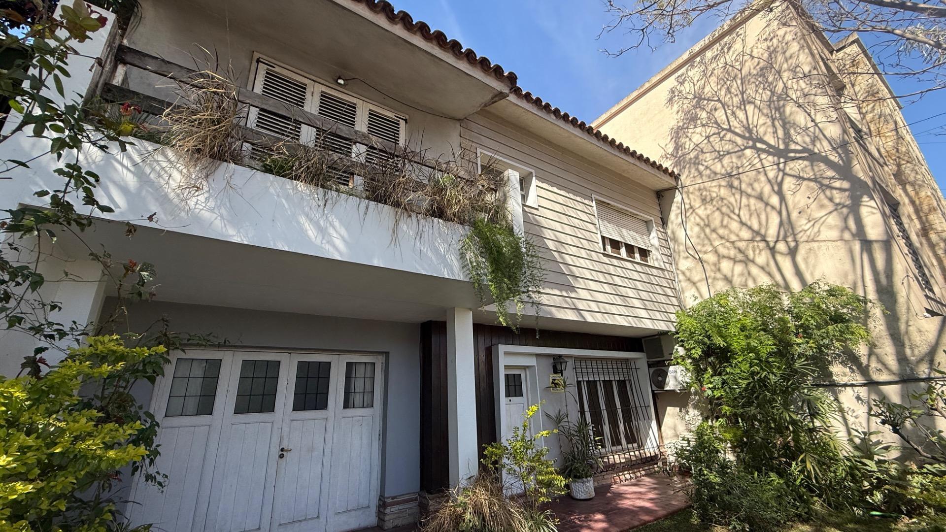 CASA EN HAEDO PARA RECICLAR CON FONDO Y PILETA 5 DORMS