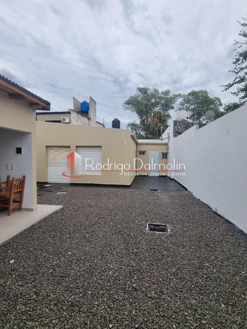 Casa en Venta con 2 cocheras
