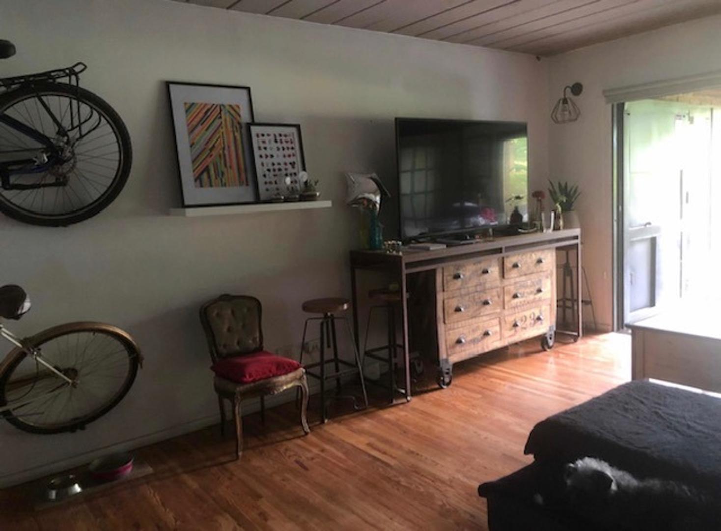 Casa 2 ambientes con 1 baño