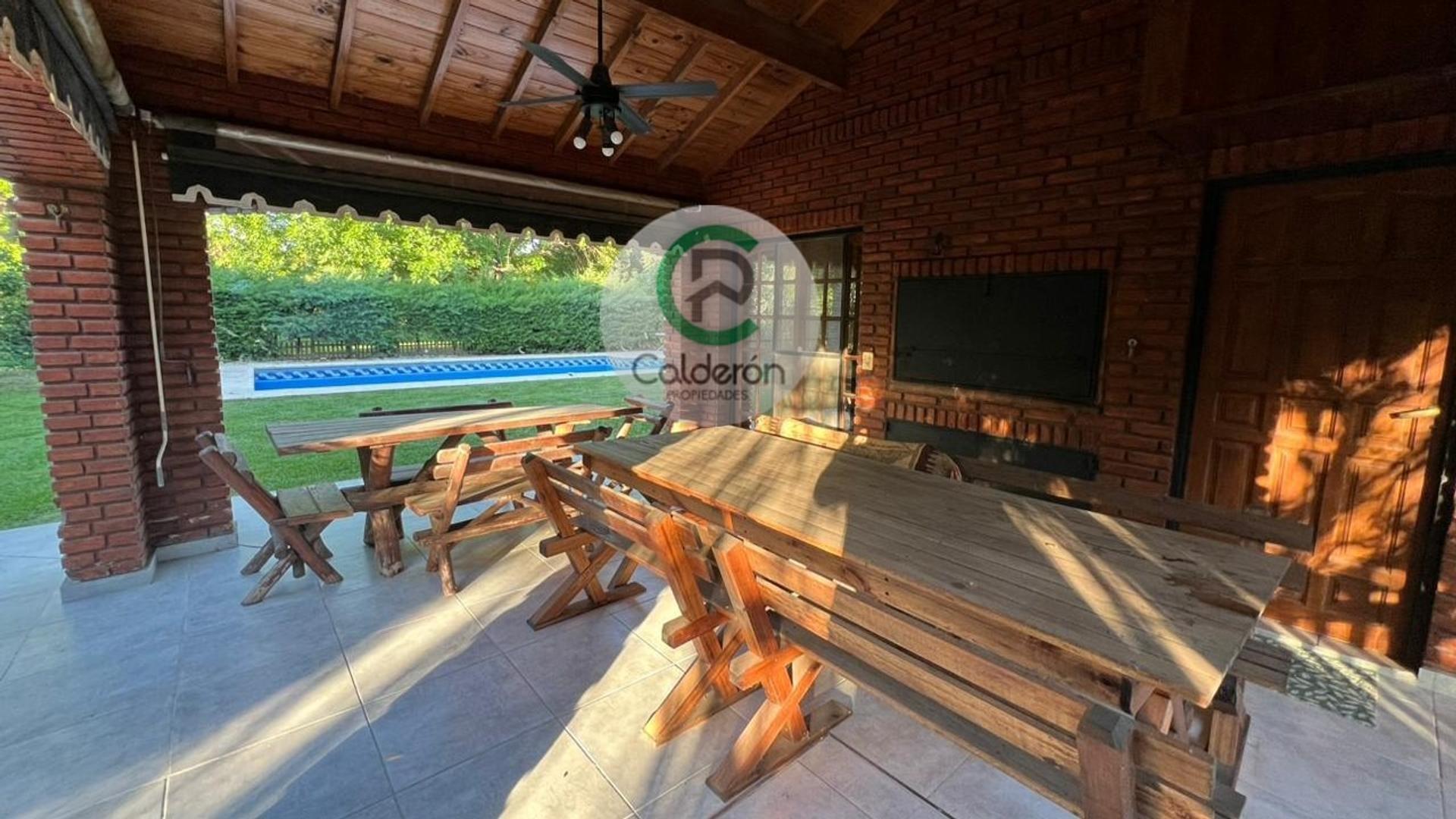 Casa en Alquiler con 6 cocheras