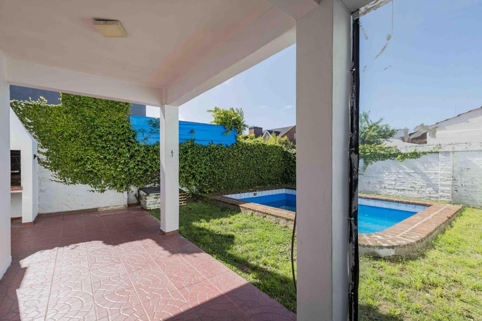 Casa 5 ambientes con 2 baños