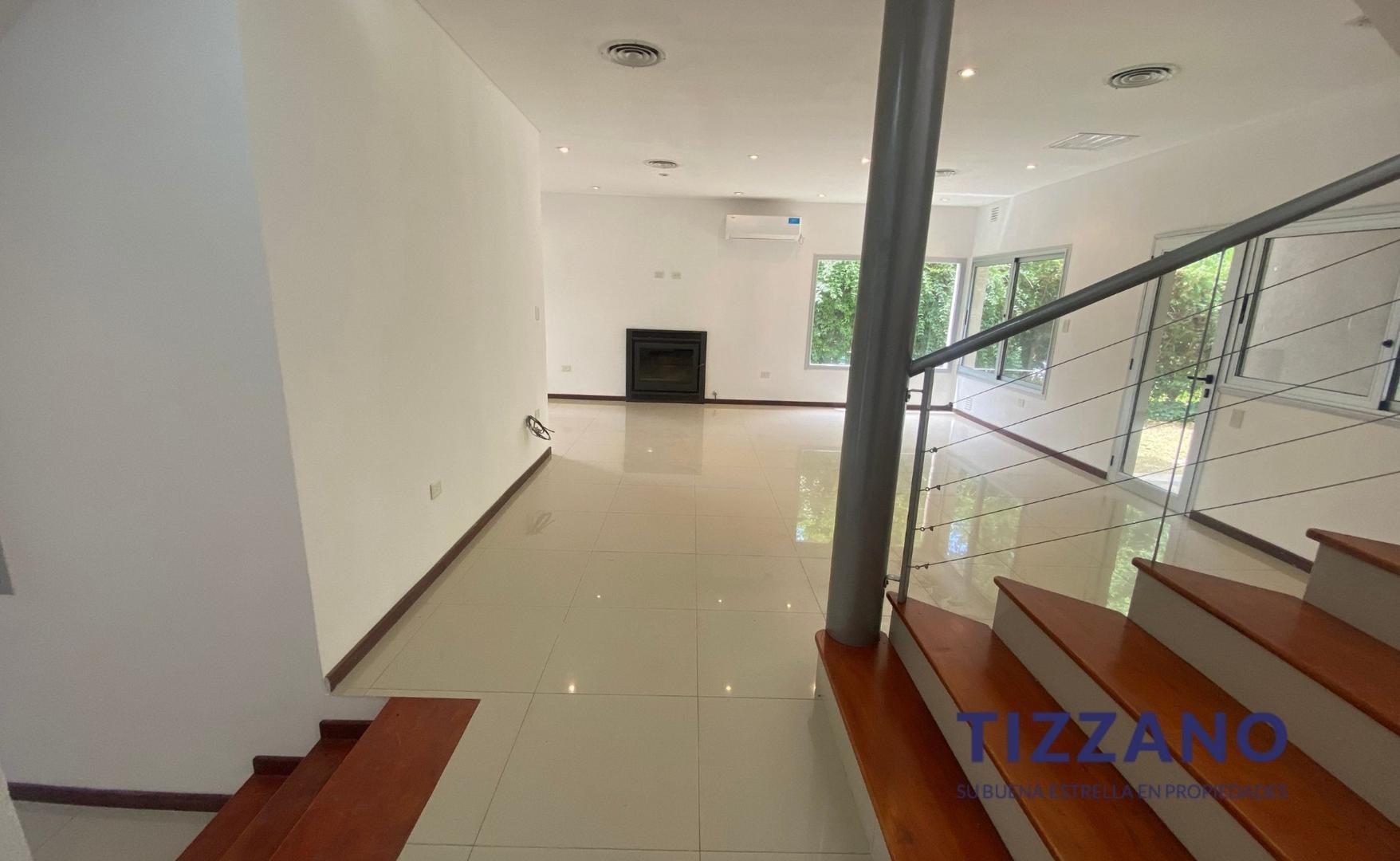 Casa 5 ambientes con 4 baños