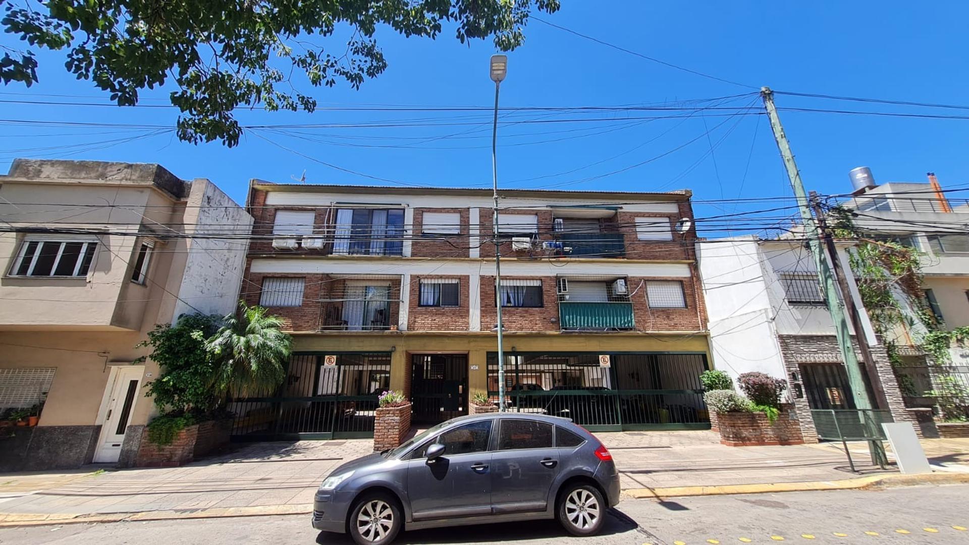 25 de MAYO 643.  2 amb  con cochera fija