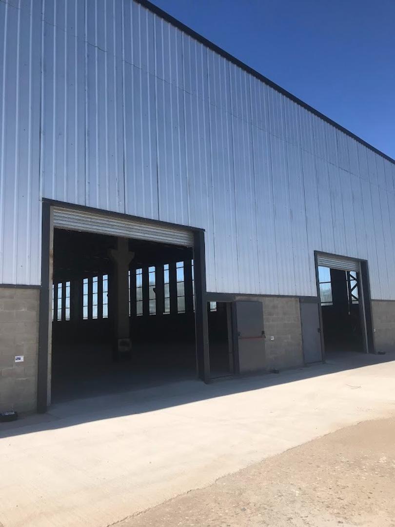 Nave Industrial 1900 m2  Autovía RP5 Cordoba - Alta Gracia