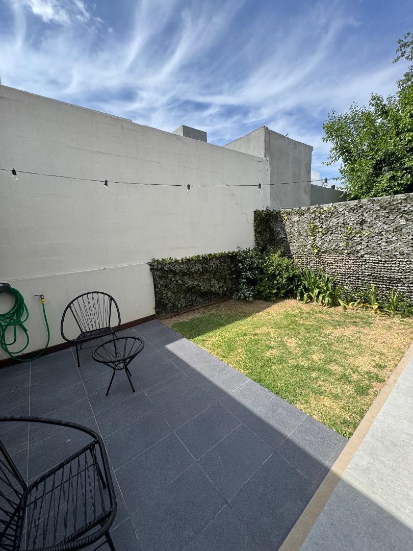 Casa en Alquiler Temporal con 1 cochera