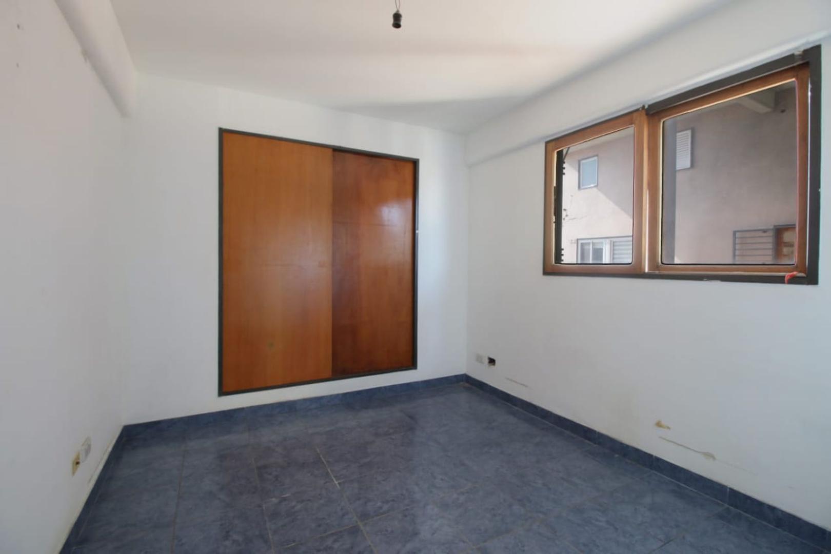 VENTA DEPTO 3 AMB A REFACCIONAR en Lanús y COCHERA