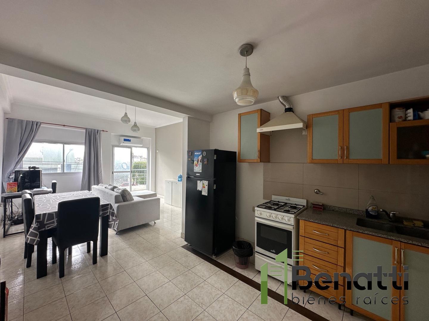 Dpto 2 amb sobre avenida. EXCELENTE ESTADO MUY LUMINOSO