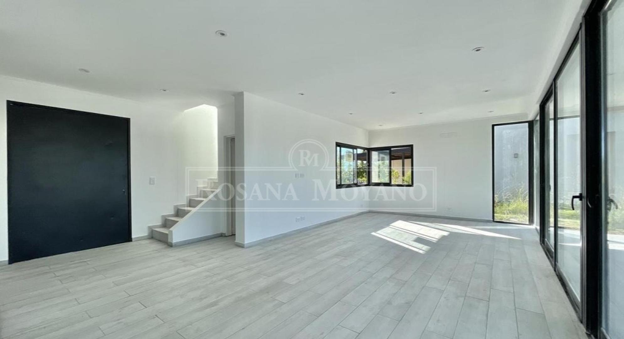 Casa 5 ambientes con 4 baños