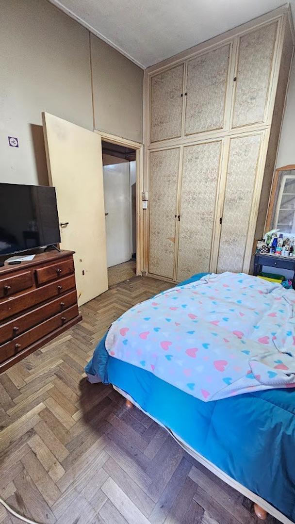 Chalet 5 ambientes en Castelar Norte a refaccionar