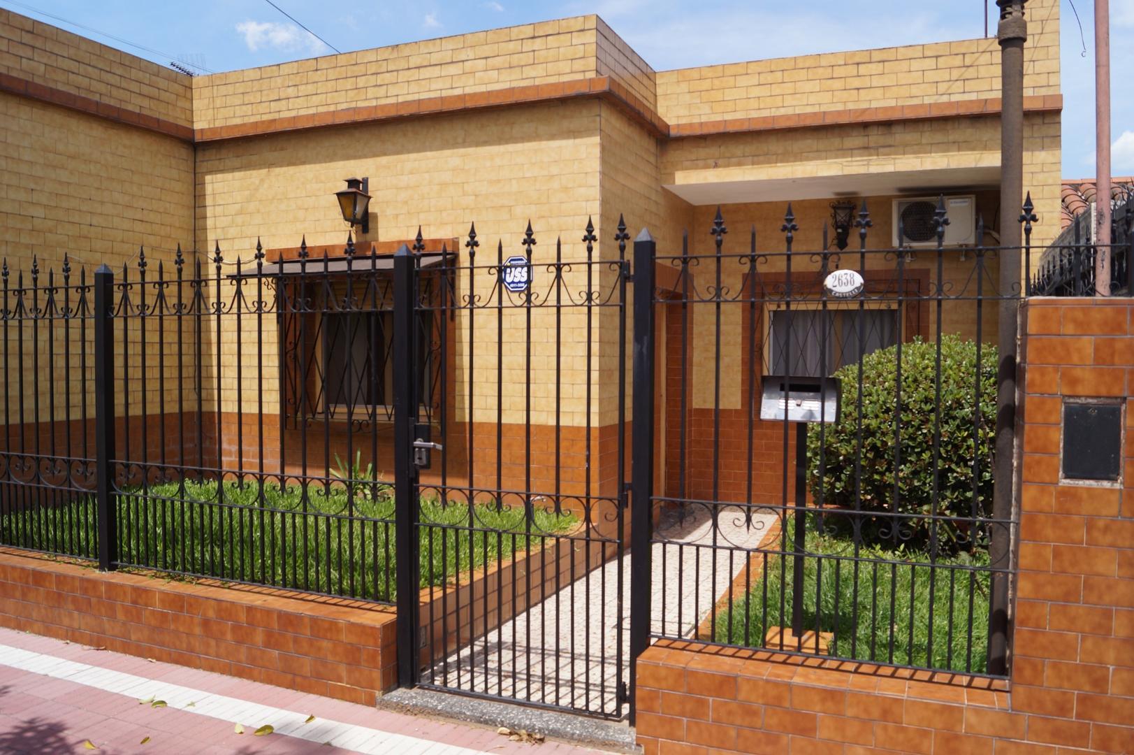 Casa 4 ambientes con 1 baño