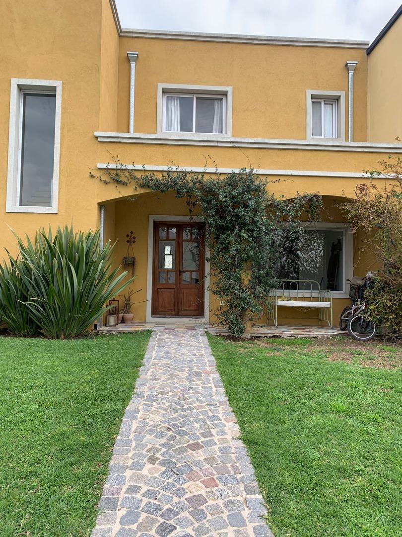 Bo. Cerr. Los Olivares | 3 dorm - Pileta - GALERIA