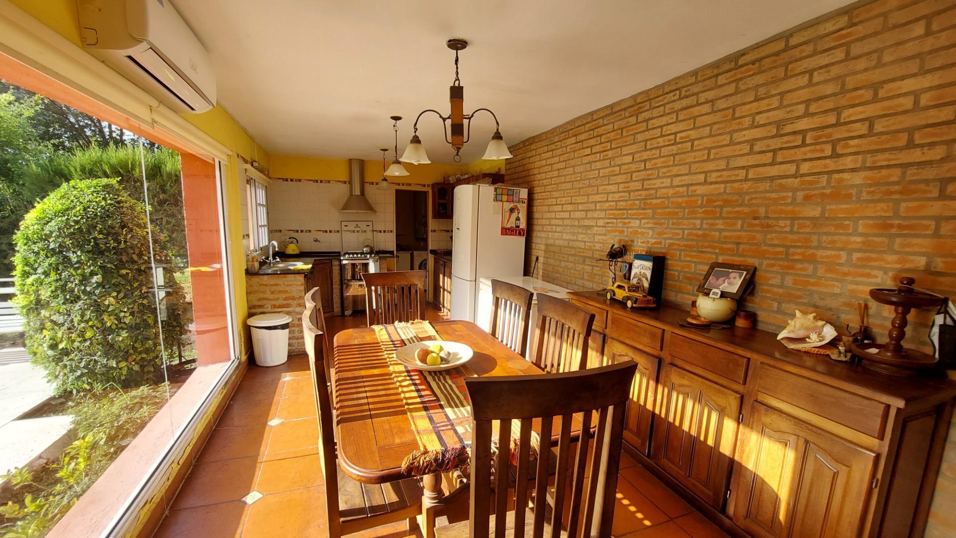 Casa 3 ambientes con 2 baños