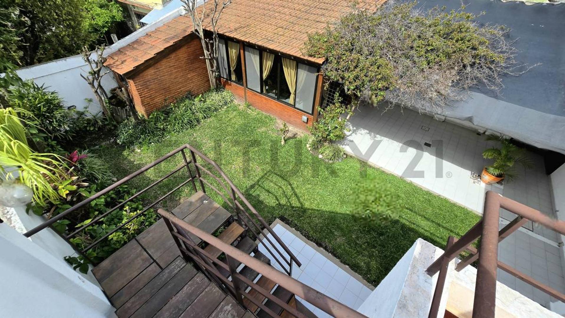 Marcelo T de Alvear 2300, Piso 0