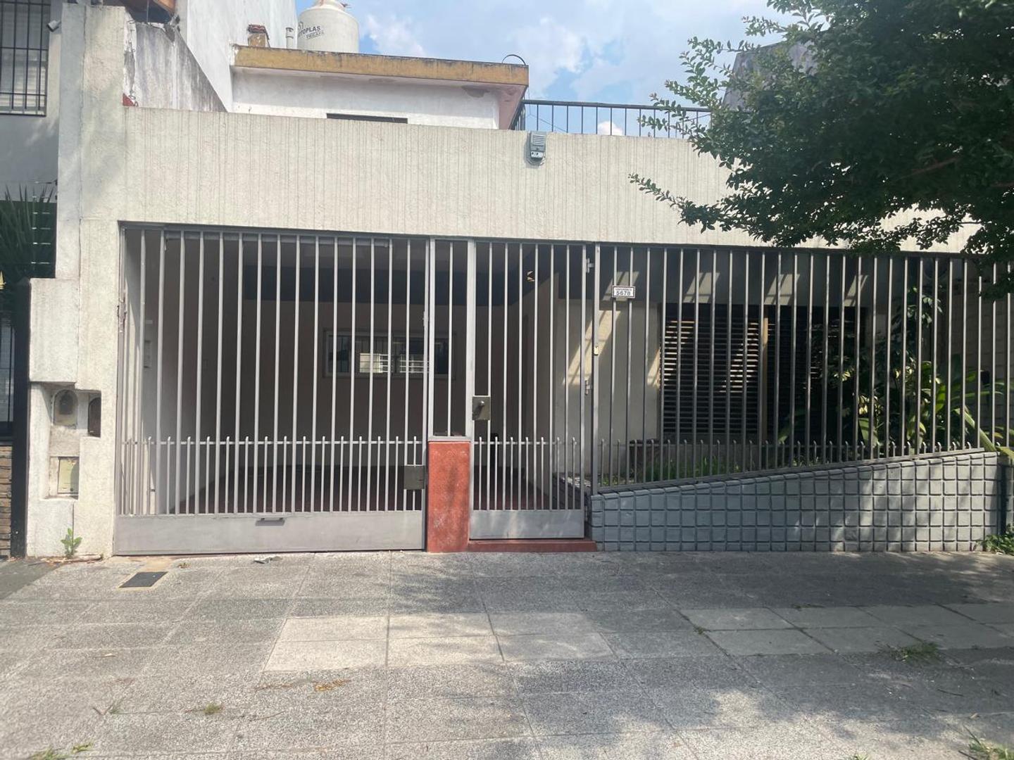 Casa en Villa Luro a la venta