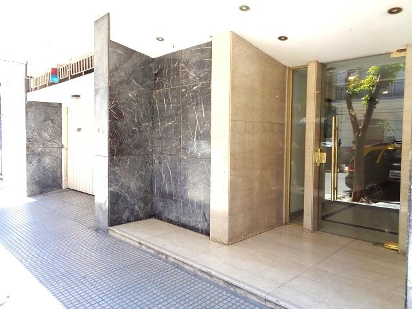 EXCELENTE 4 AMBIENTES CON DEP Y COCHERA MOVIL