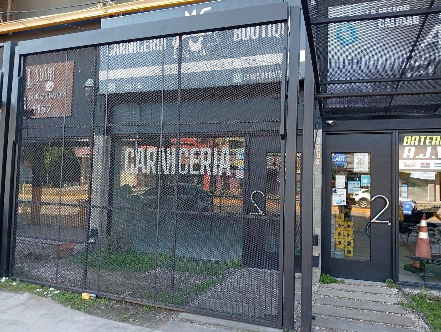 Local con ubicación estratégica , alto transito peatonal.