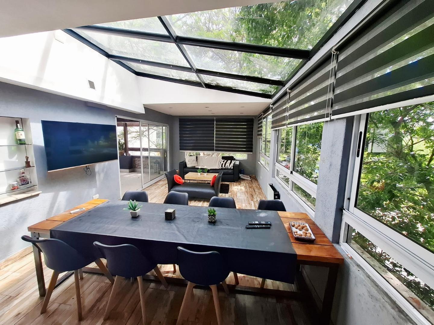 Casa 6 ambientes con 2 baños