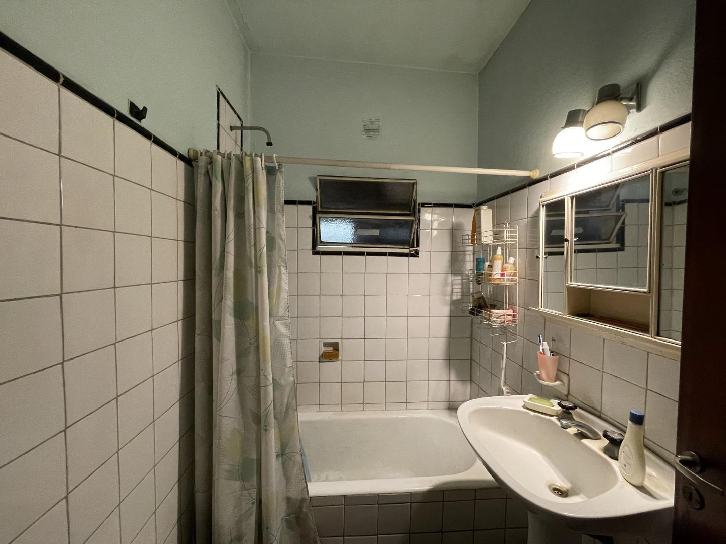 Pedro Saenz De Cavia 3300