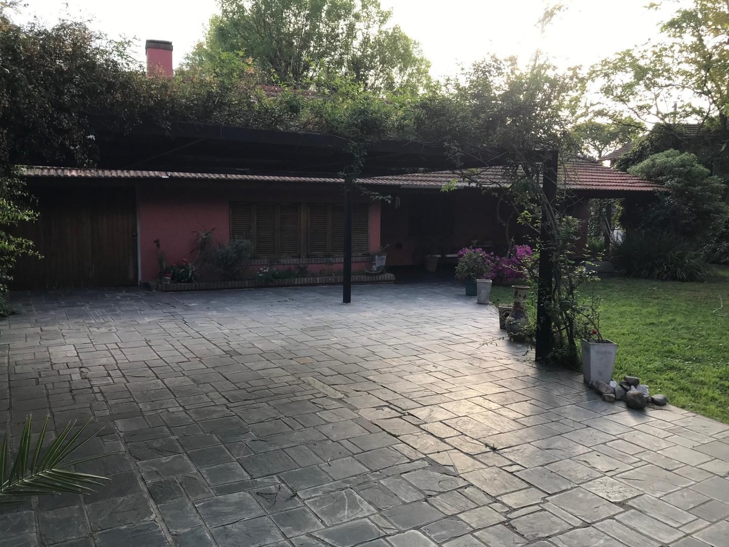 Casa en Venta con 5 cocheras