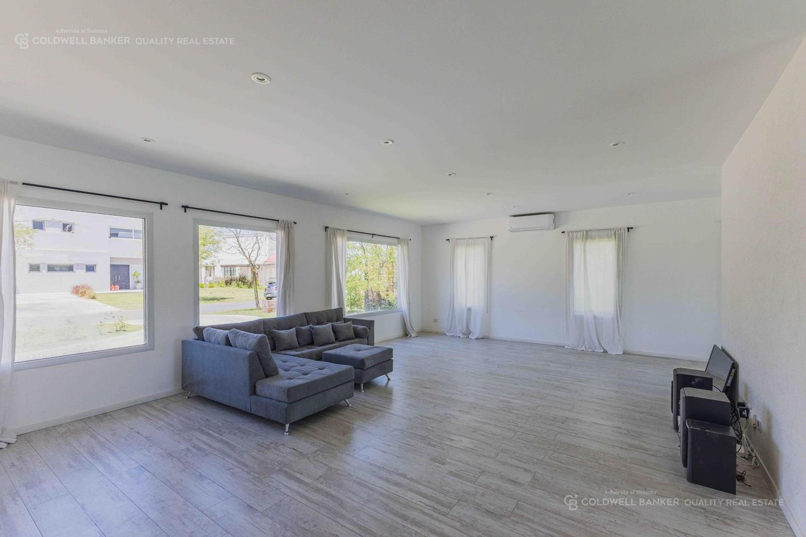 Casa 5 ambientes con 2 baños