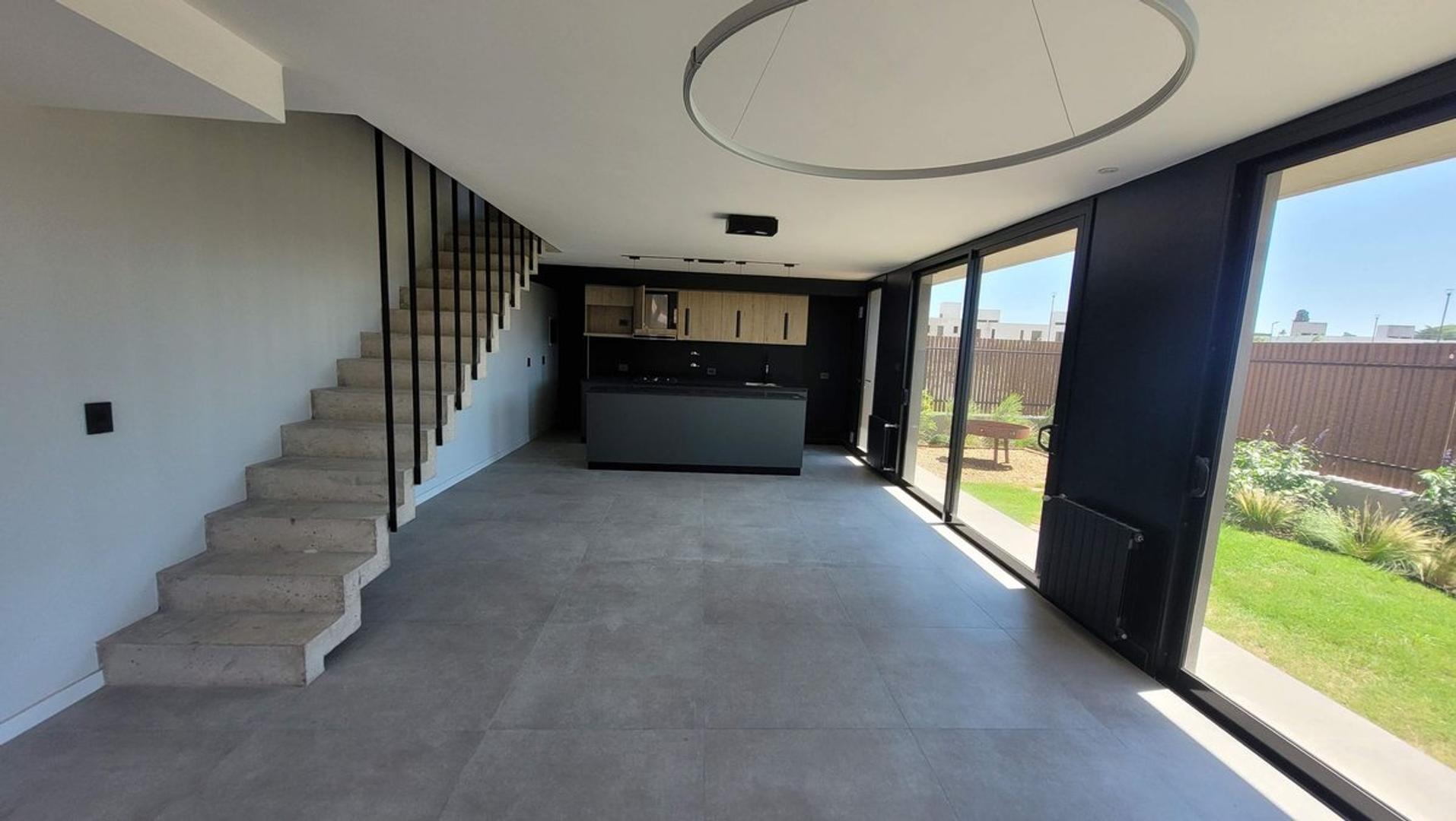 Depto Tipo Casa 4 ambientes con 2 baños