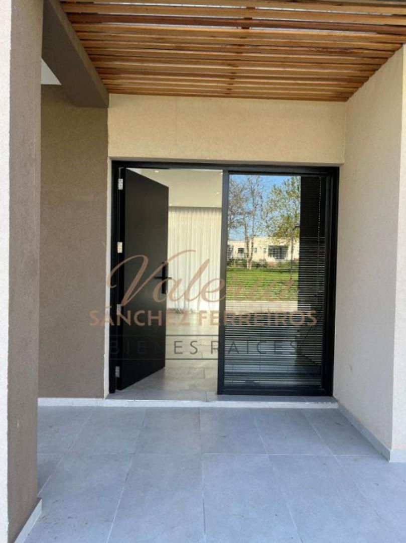 Casa 4 ambientes con 3 baños