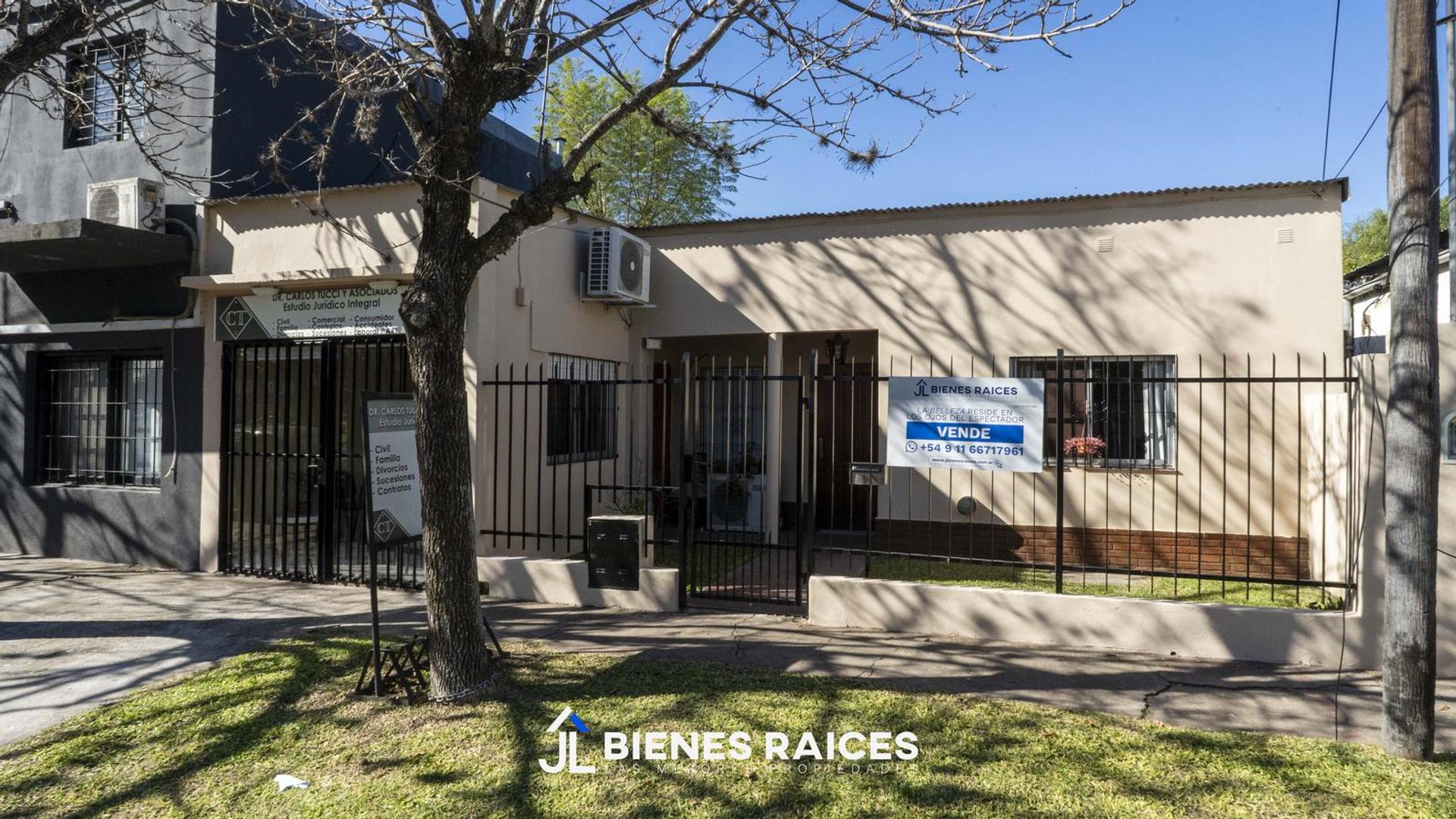 Casa en venta con consultorio/local en el centro de los cardales