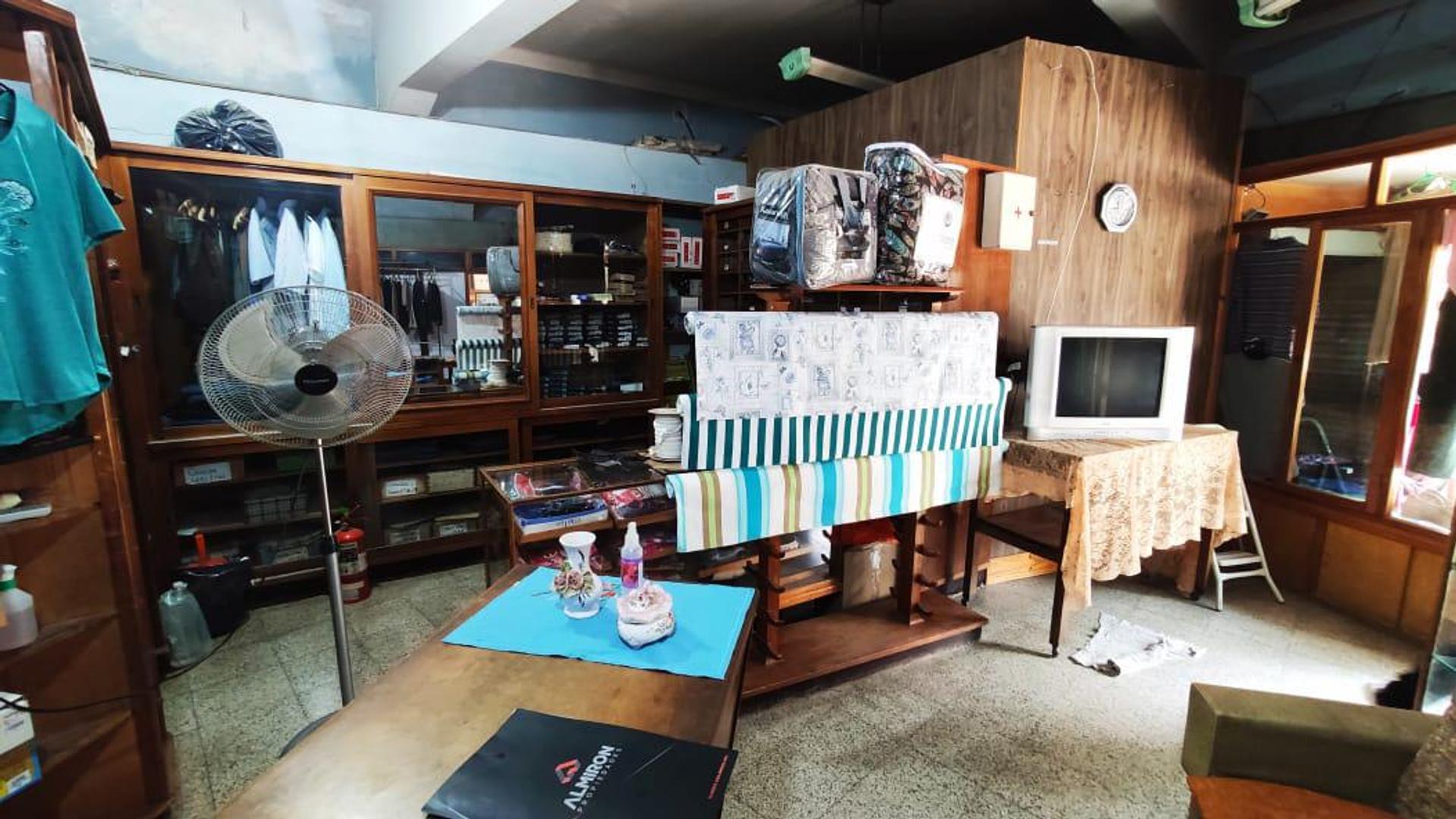 Casa 9 ambientes con 2 baños