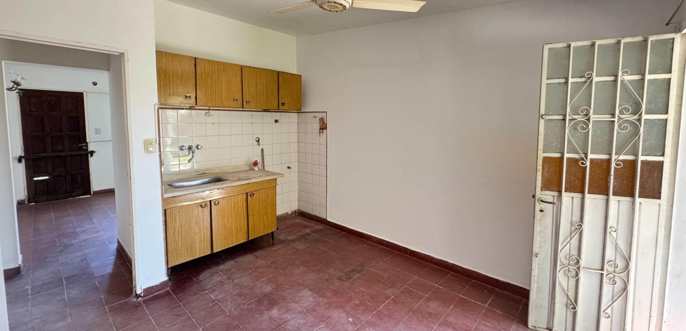 Casa 3 ambientes con 1 baño