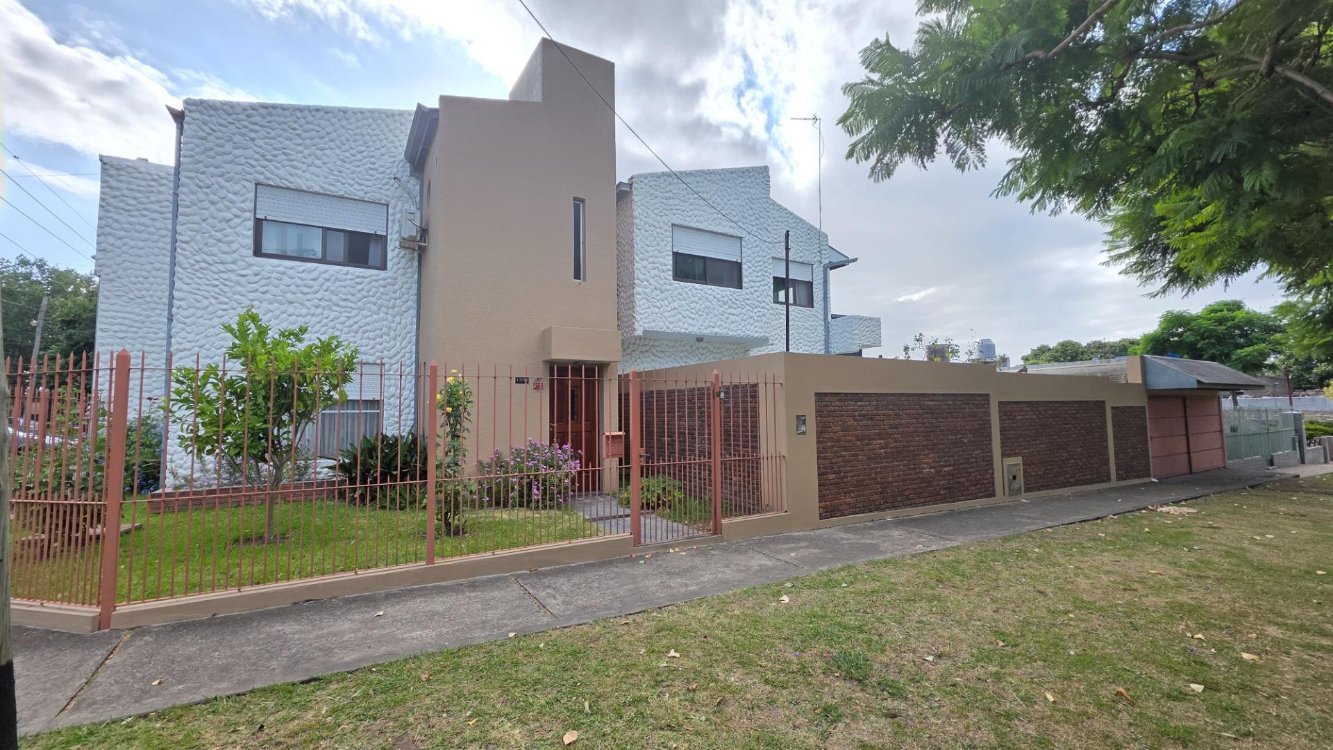 Venta Casa 4 amb con Garage doble en Quilmes Oeste