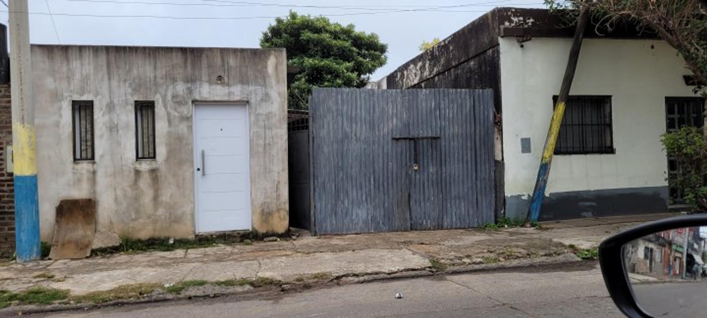 TERRENO SEMICUBIERTO CON CHAPAS Y PEQUEÑO LOCAL. MOLINA 1800