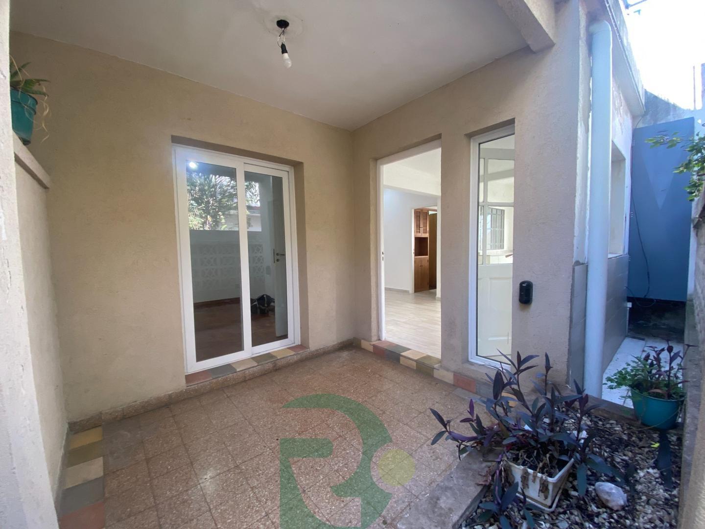 Depto Tipo Casa en Venta en Villa Sarmiento, USD 115.000