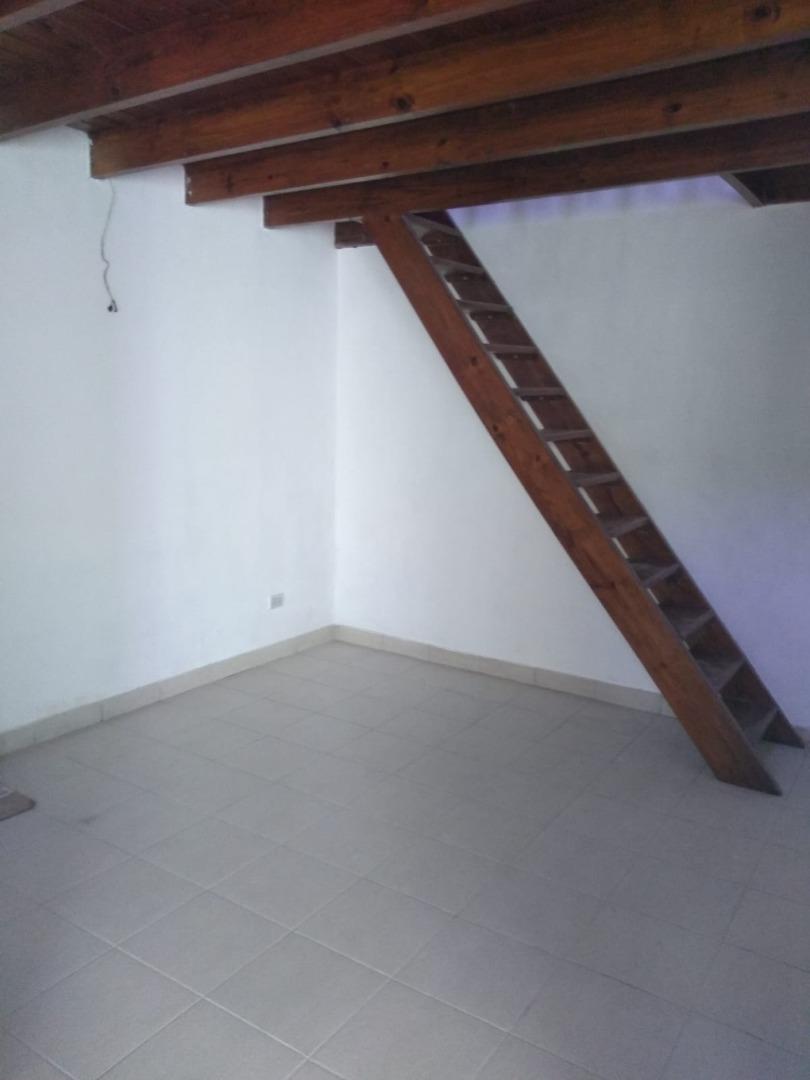 Depto Tipo Casa 2 ambientes con 1 baño